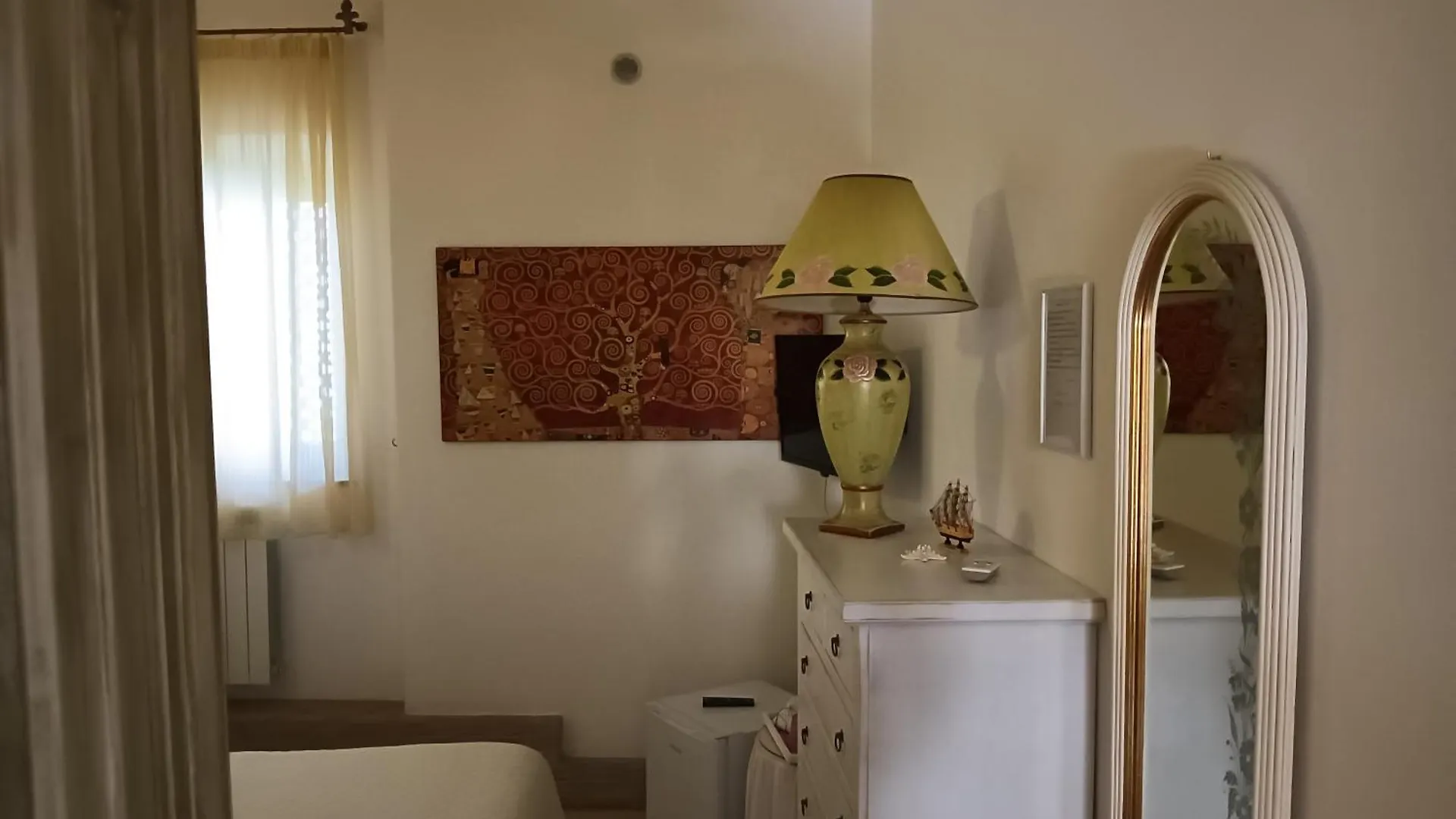 לינה וארוחת בוקר פישינאס Domos Le Due Tuie 0*,  איטליה