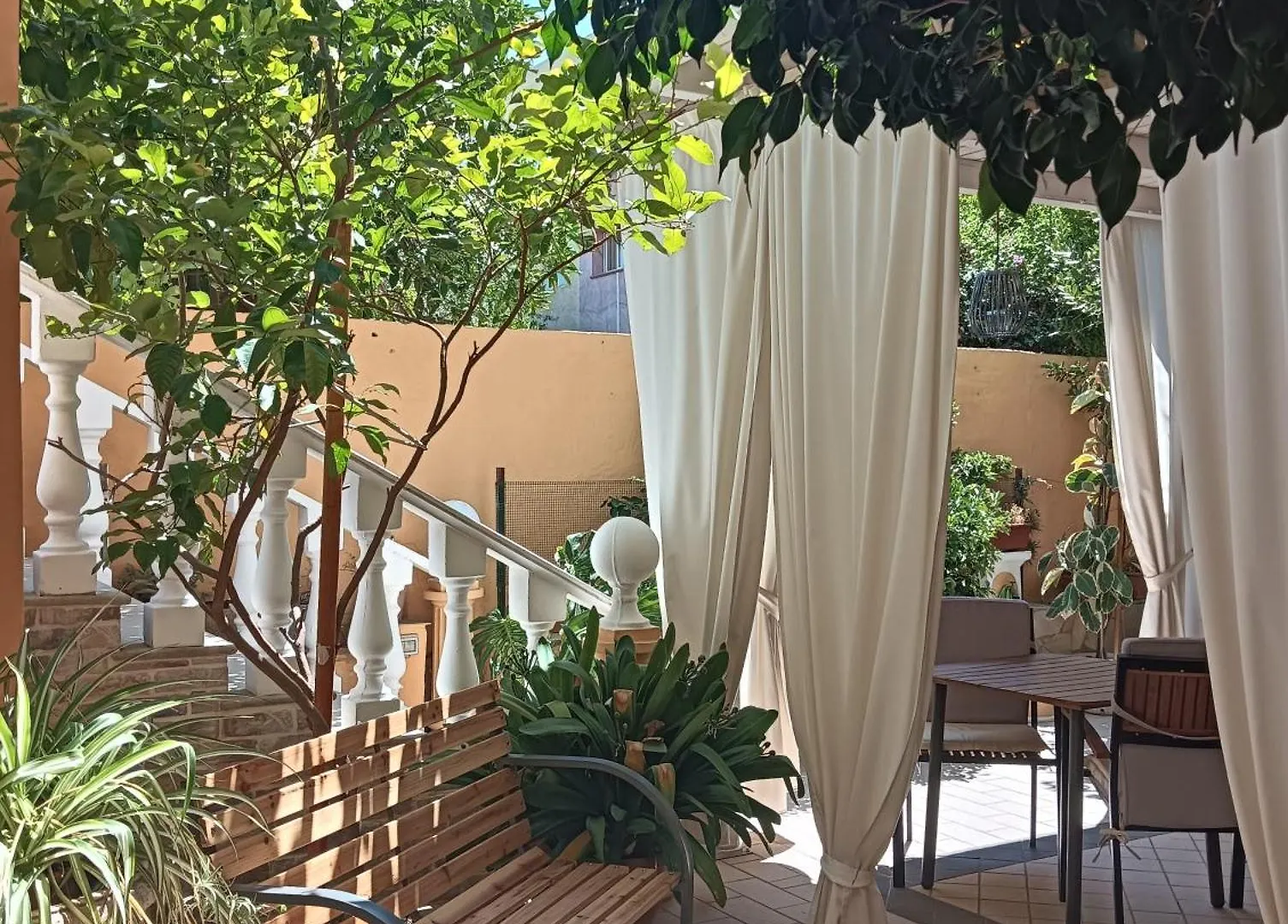 住宿加早餐酒店 皮希纳斯Domos Le Due Tuie住宿加早餐旅馆 意大利