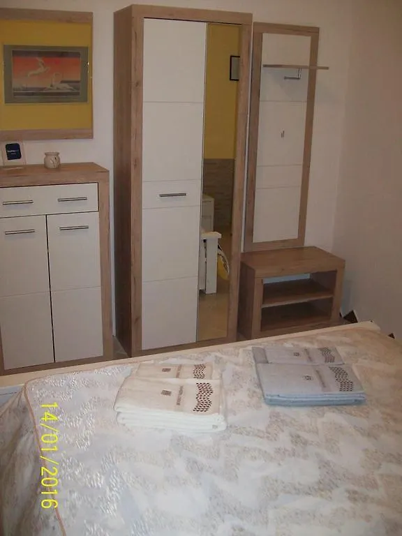 לינה וארוחת בוקר פישינאס Domos Le Due Tuie 0*,  איטליה